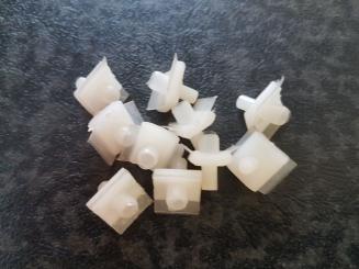 Klammer Zierleiste Dübelversion 