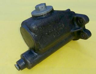 Hauptbremszylinder mit Guß-Behälter AT 