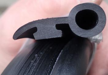 Türdichtung Blitz 1,75 To an Karosserie 